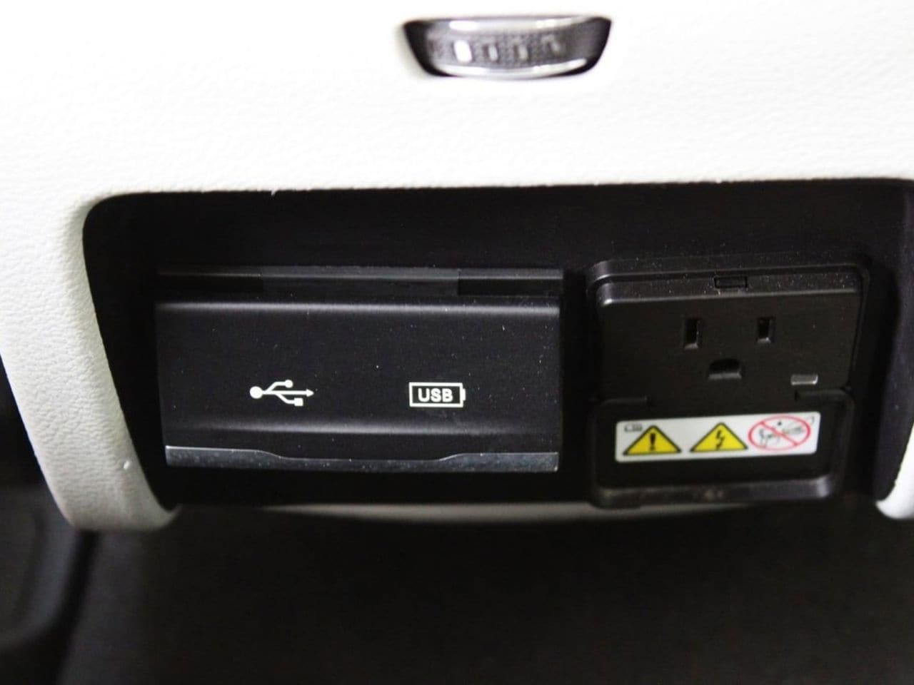 Used 2020 Bright White Clearcoat Jeep Limited image 31