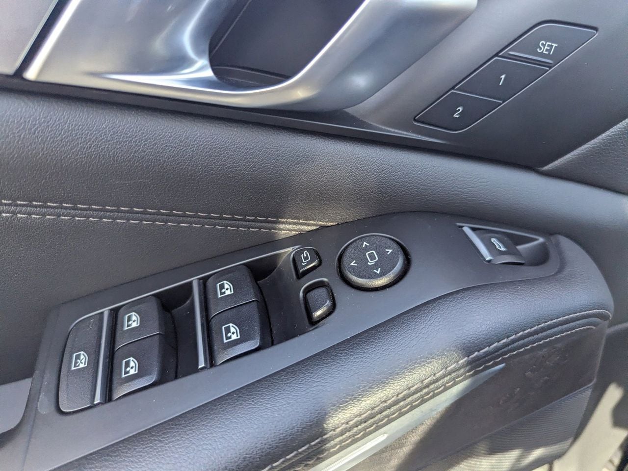 Used 2023 Black Sapphire Metallic BMW sDrive40i image 31