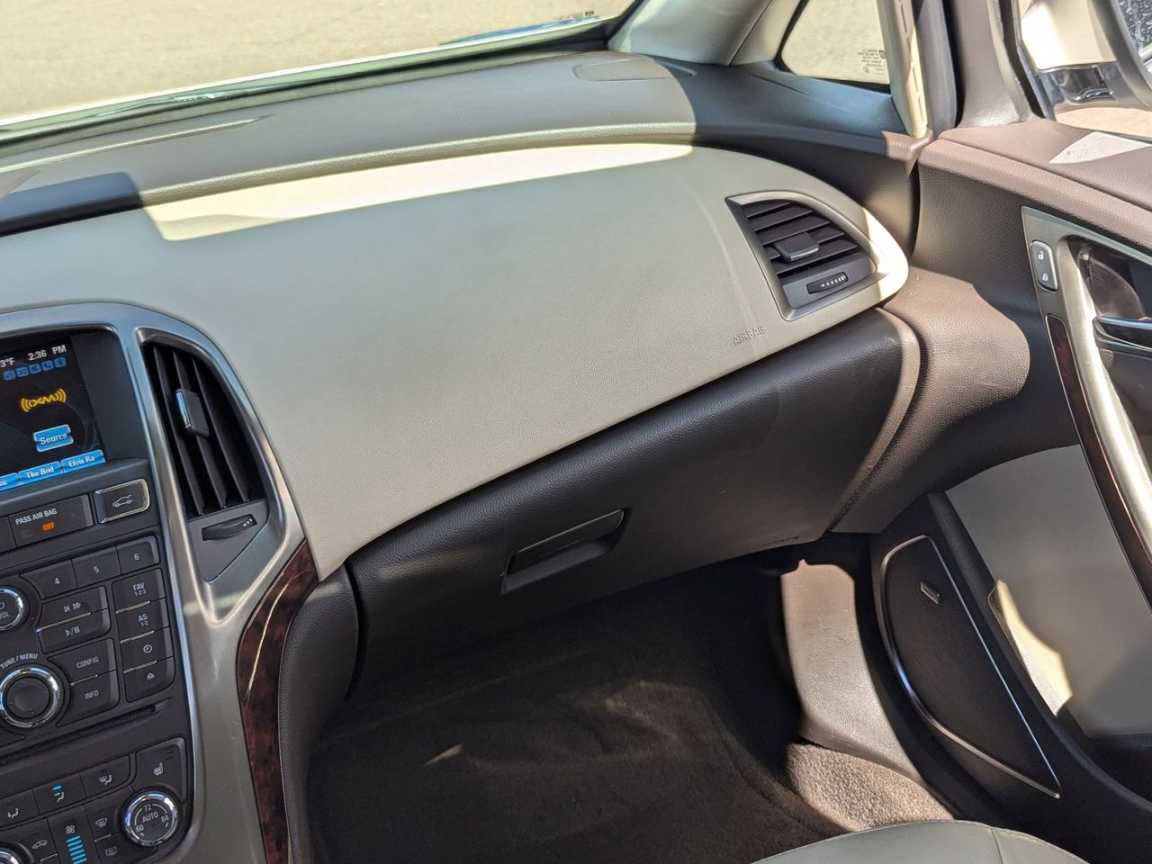 Used 2014 White Diamond Tricoat Buick Premium Group image 18