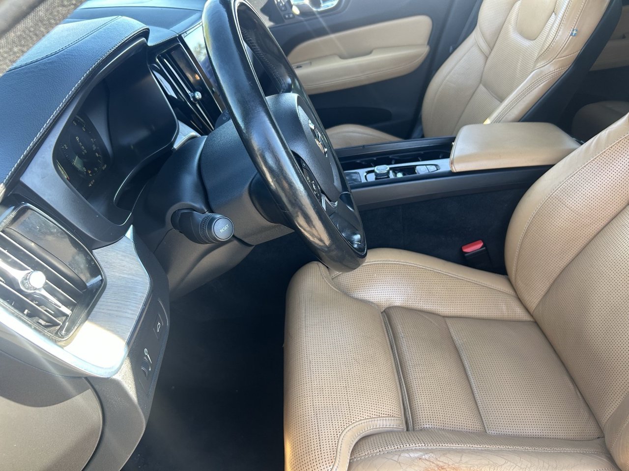 Used 2018 Pine Gray Metallic Volvo T6 Inscription image 30