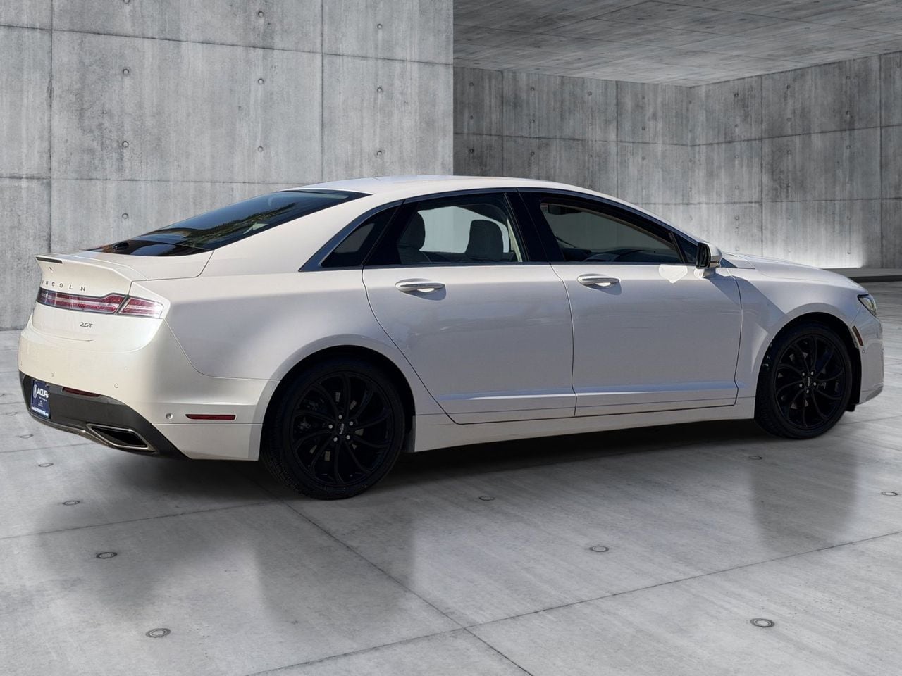 Used 2020 White Platinum Metallic Tri-Coat Lincoln Reserve image 5