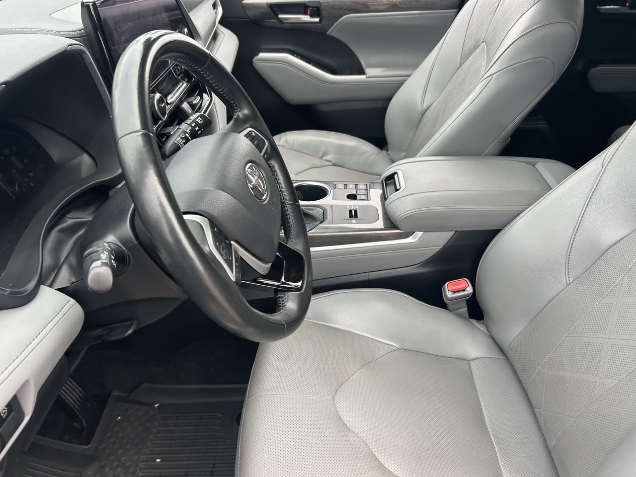 Used 2023 Magnetic Gray Metallic Toyota Platinum image 33