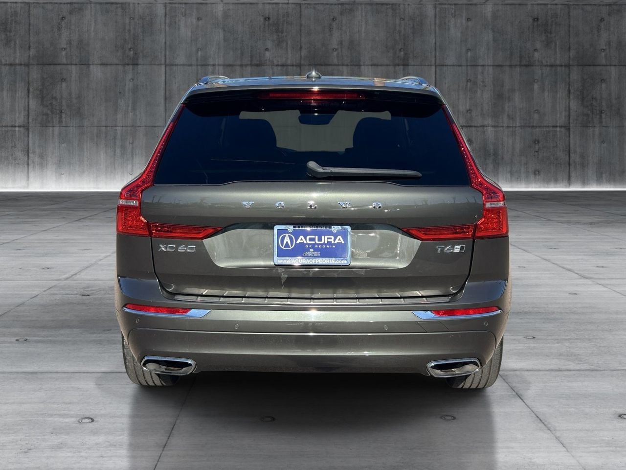 Used 2018 Pine Gray Metallic Volvo T6 Inscription image 4