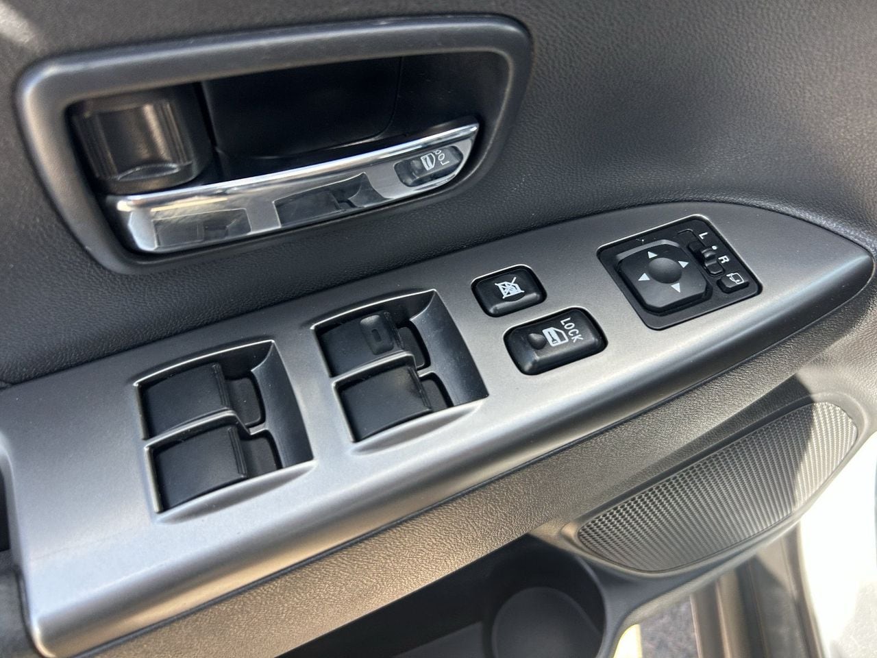 Used 2024 Mercury Gray Metallic Mitsubishi SEL image 30
