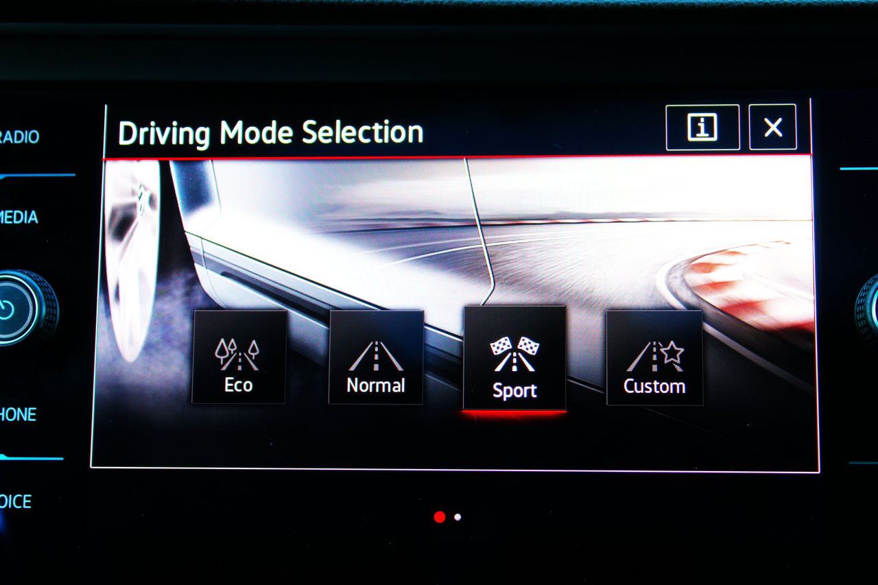 Used 2022 Platinum Gray Metallic Volkswagen 1.5T SEL image 27