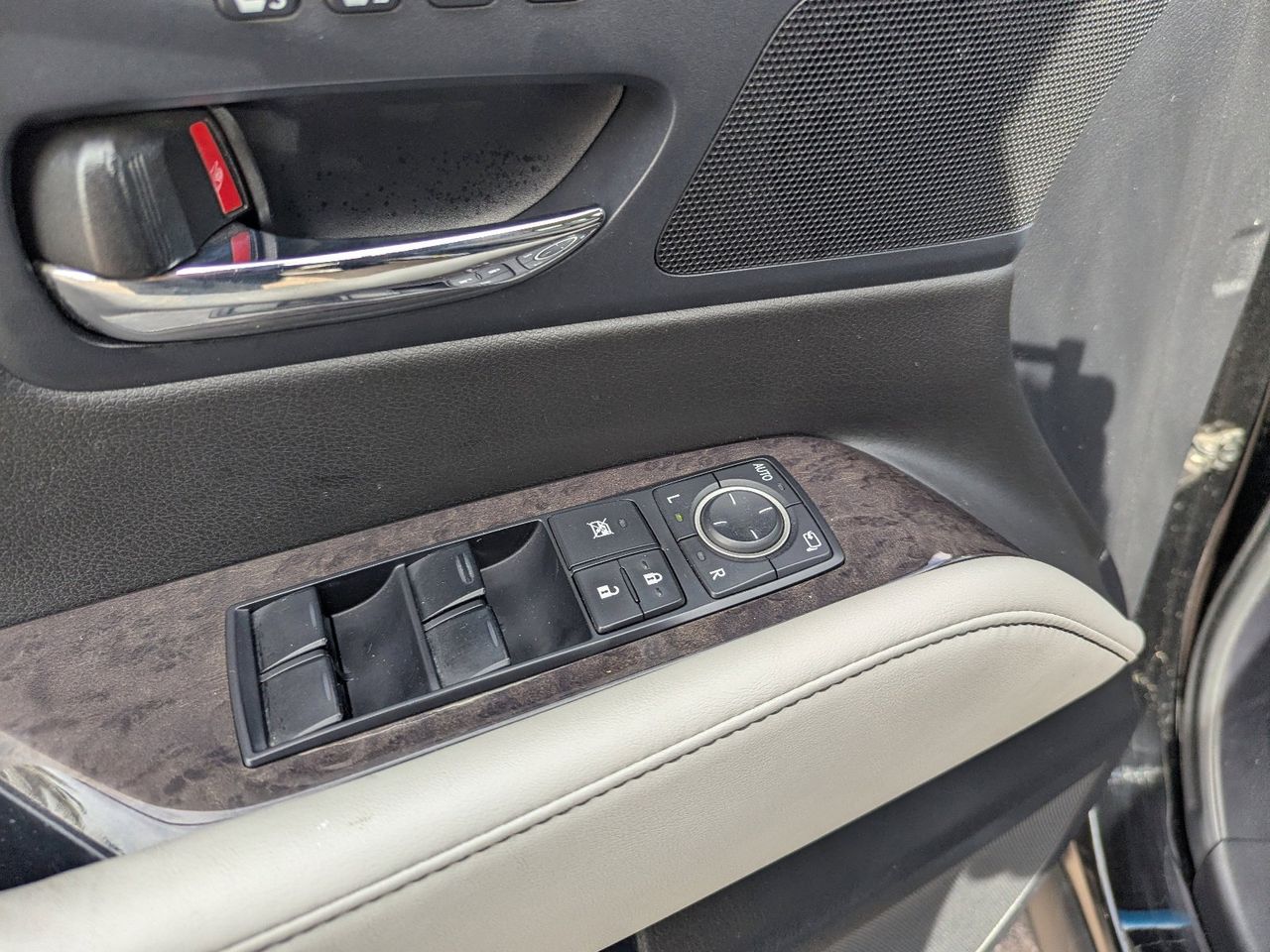 Used 2015 Obsidian Lexus 350 image 31