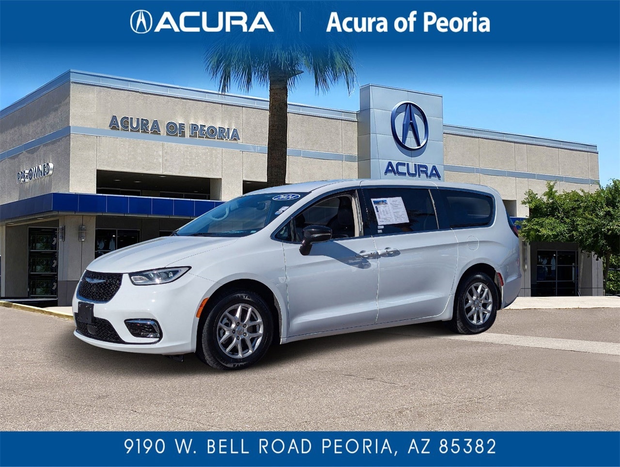 2024 Chrysler Pacifica Touring L's photo