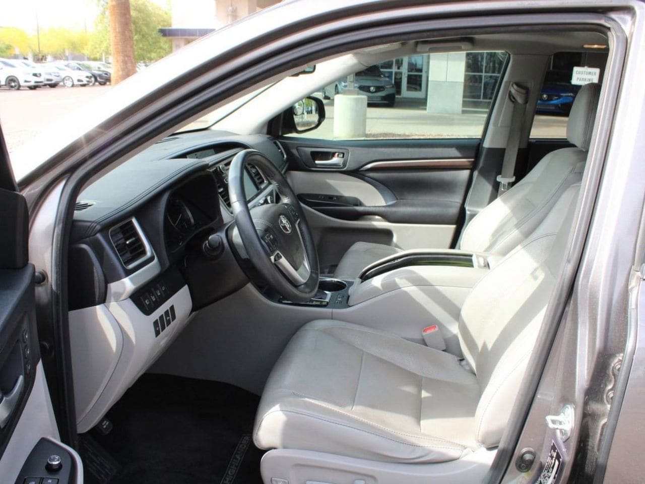 Used 2016 Predawn Gray Mica Toyota Limited image 9