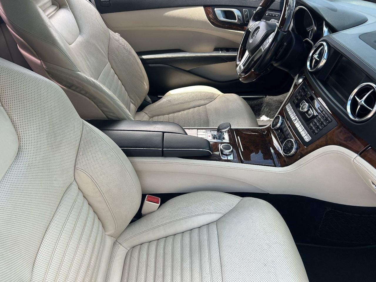 Used 2014 Diamond White Metallic Mercedes-Benz SL 550 image 13