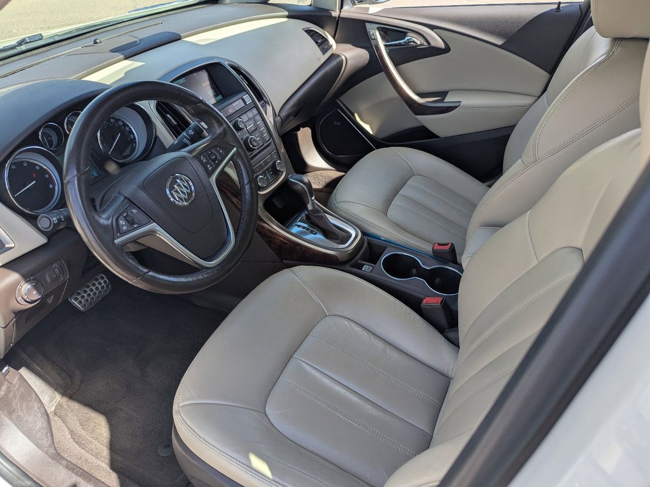 Used 2014 White Diamond Tricoat Buick Premium Group image 27