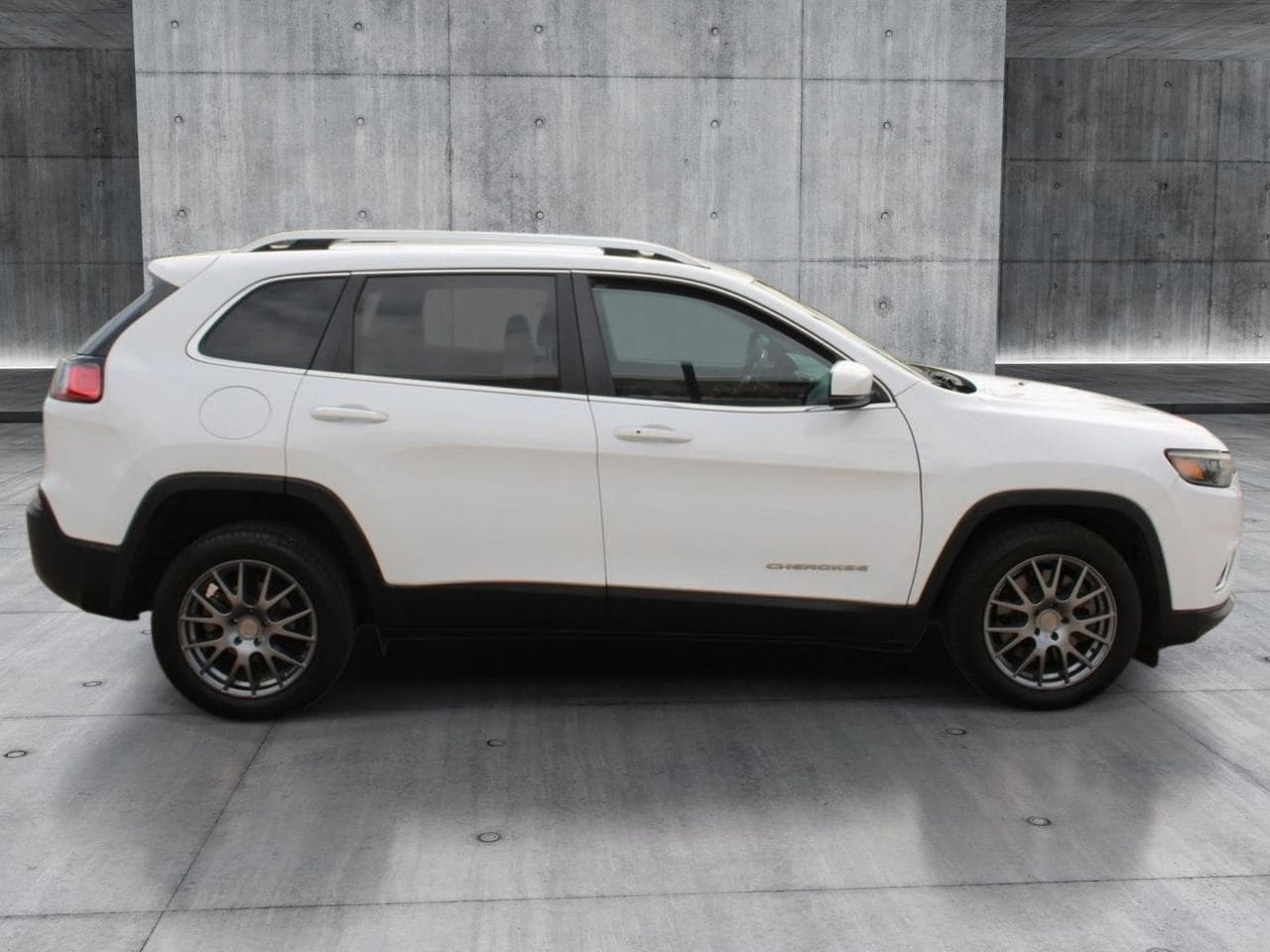 Used 2020 Bright White Clearcoat Jeep Limited image 6