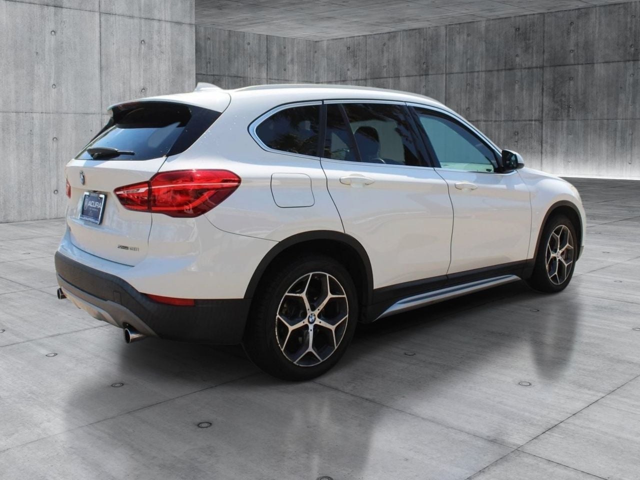 Used 2018 Alpine White BMW sDrive28i image 5