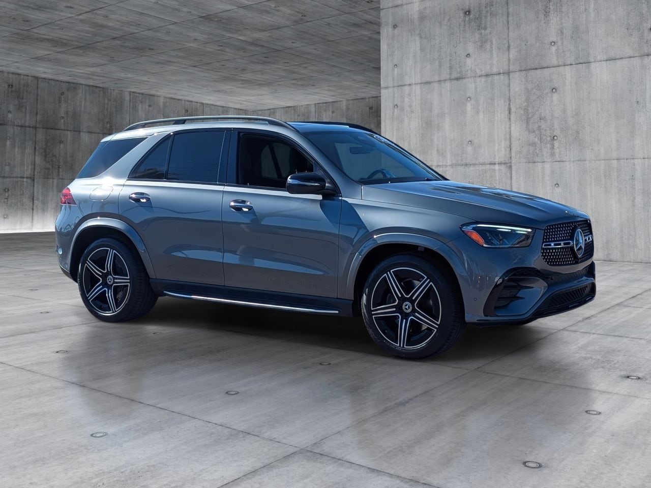 Used 2025 Selenite Gray Metallic Mercedes-Benz GLE 350 4matic® image 34