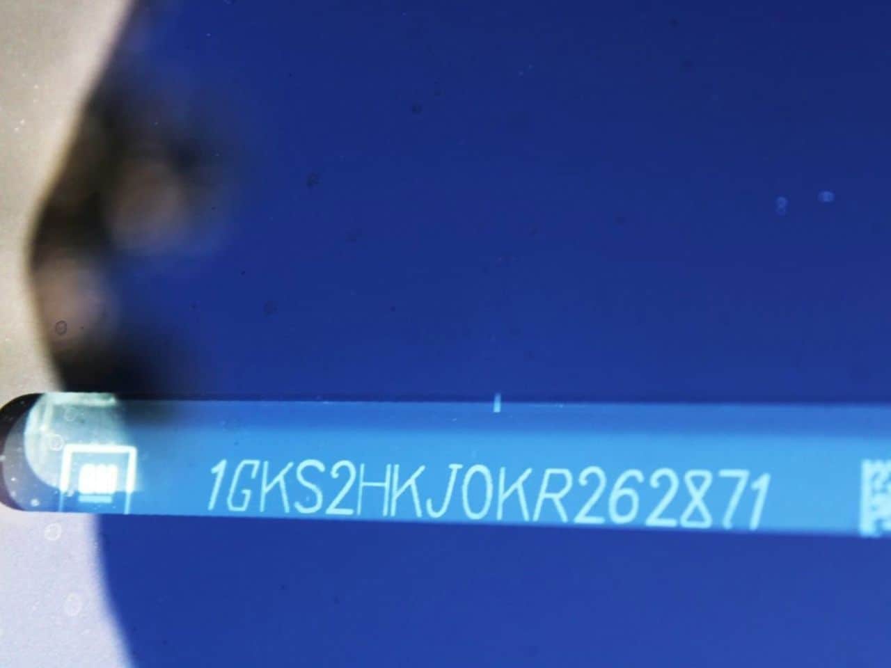 Used 2019 White Frost Tricoat GMC Denali image 40