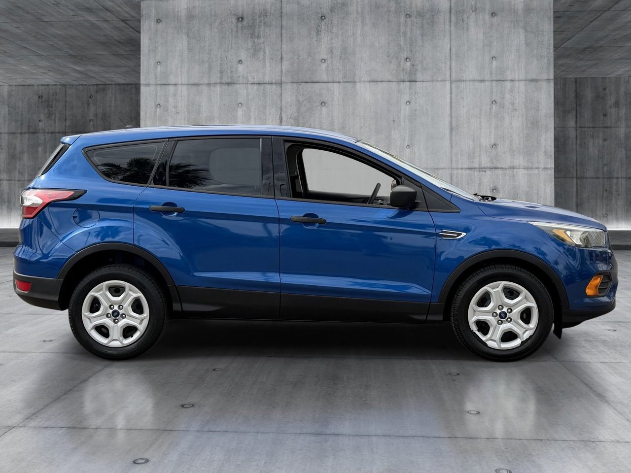 Used 2018 Lightning Blue Ford S image 6