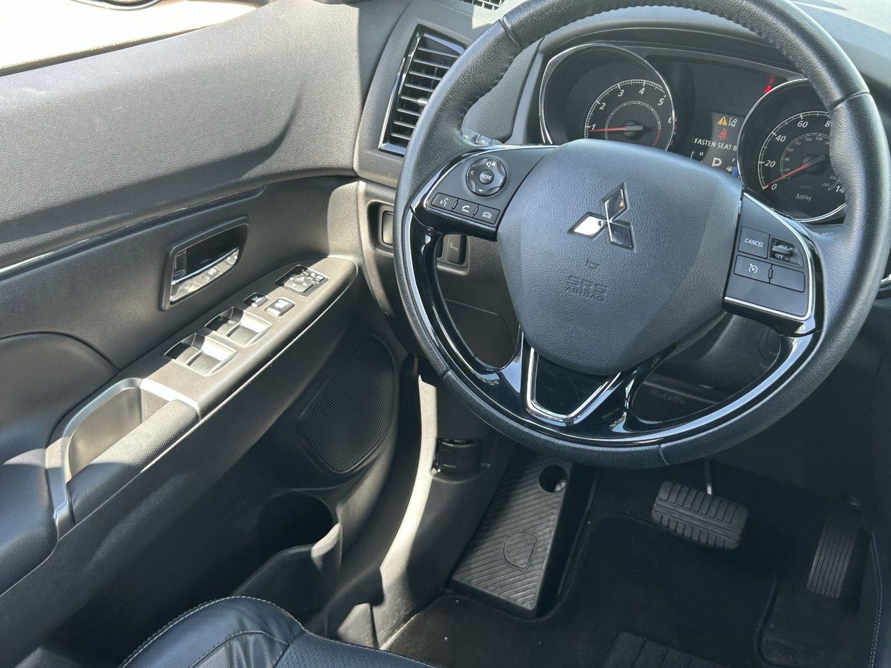Used 2024 Mercury Gray Metallic Mitsubishi SEL image 12