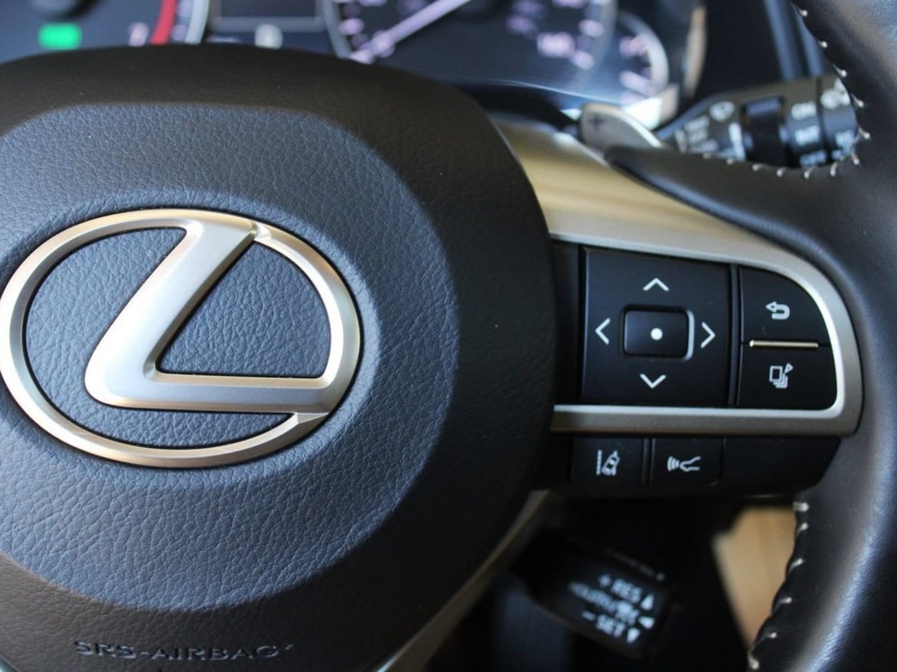 Used 2021 Eminent White Pearl Lexus 450h image 37