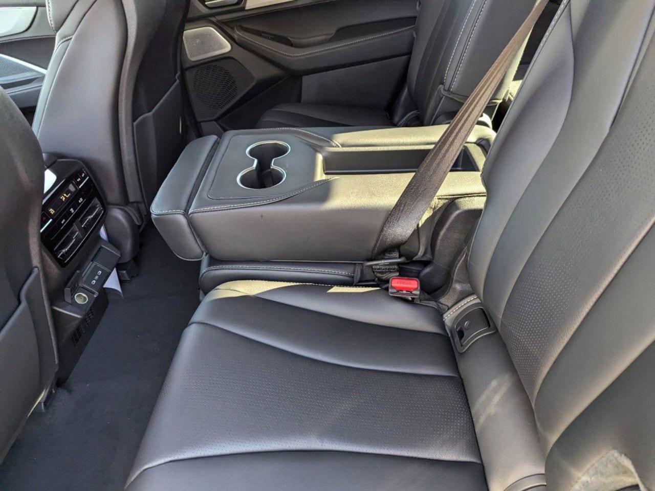 New 2026 Platinum White Pearl Acura FWD Technology Package image 25