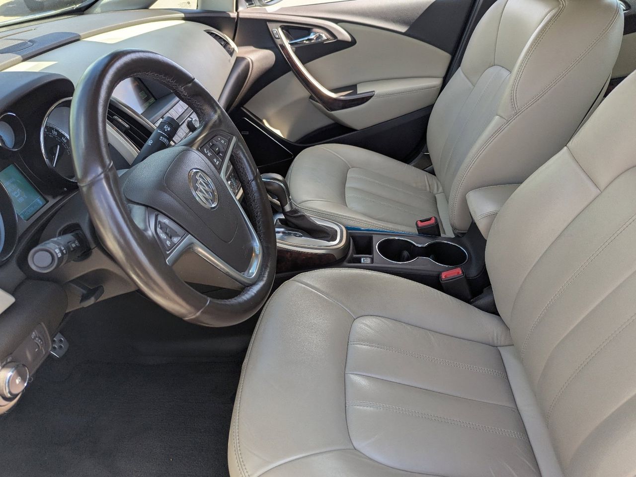 Used 2014 White Diamond Tricoat Buick Premium Group image 28