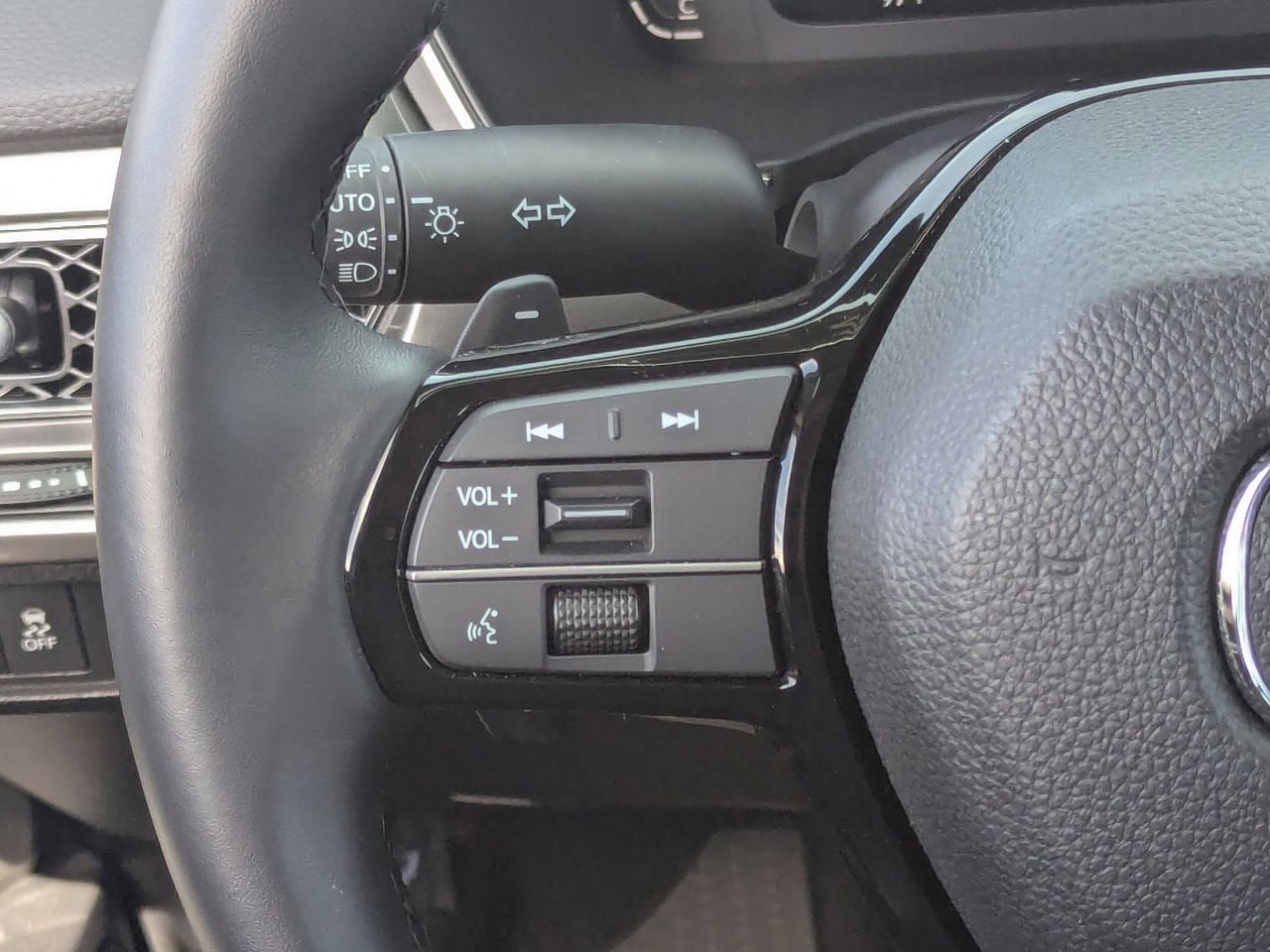 Certified Used 2025 Liquid Carbon Metallic Acura Premium image 23