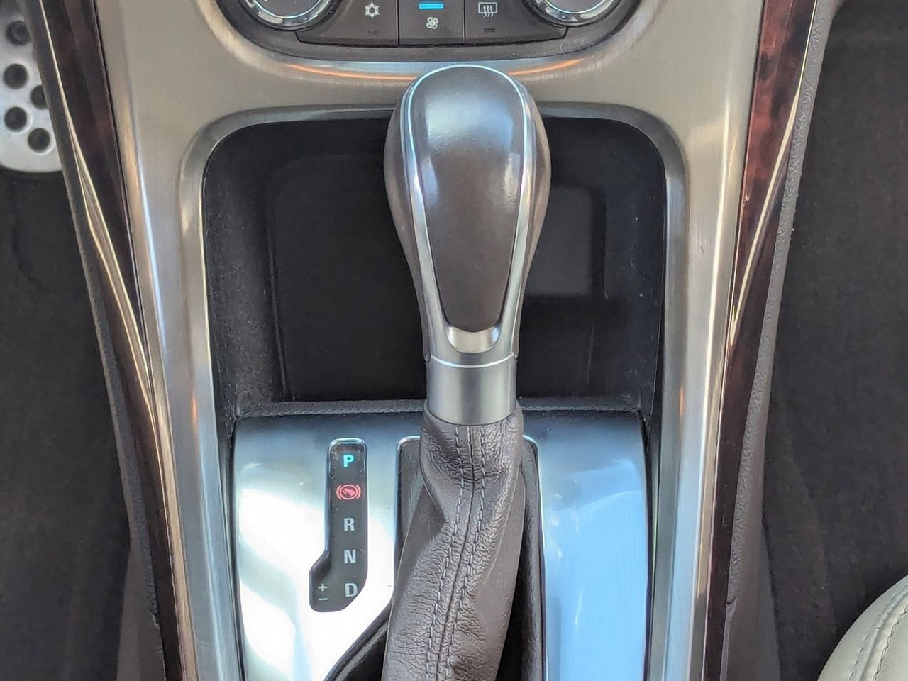 Used 2014 White Diamond Tricoat Buick Premium Group image 22