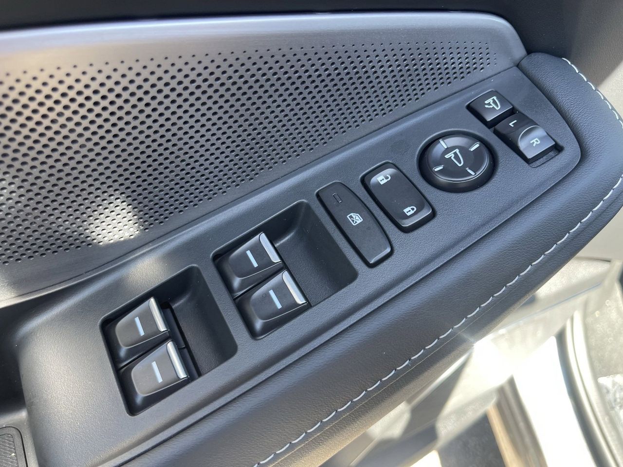 New 2026 Platinum White Pearl Acura SH-AWD Technology Package image 25