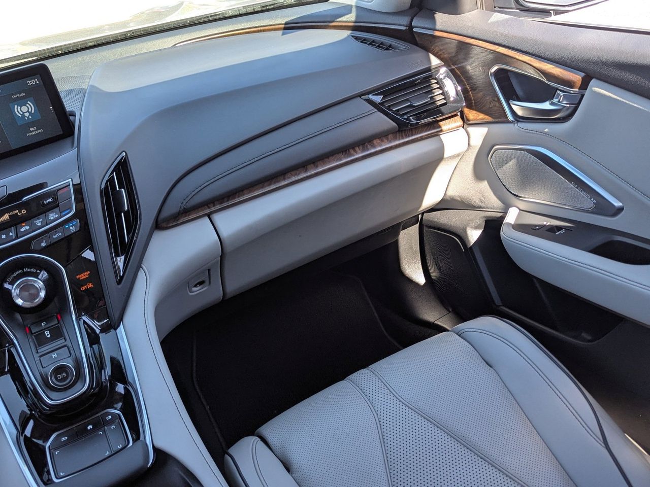 Used 2019 Lunar Silver Metallic Acura Advance Package image 20