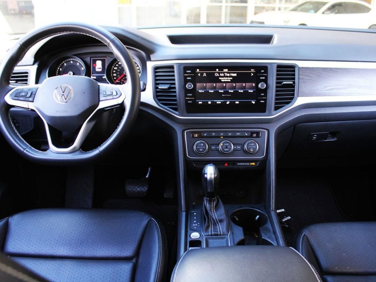 Used 2021 Deep Black Pearl Volkswagen 2.0T SE w/Technology image 16
