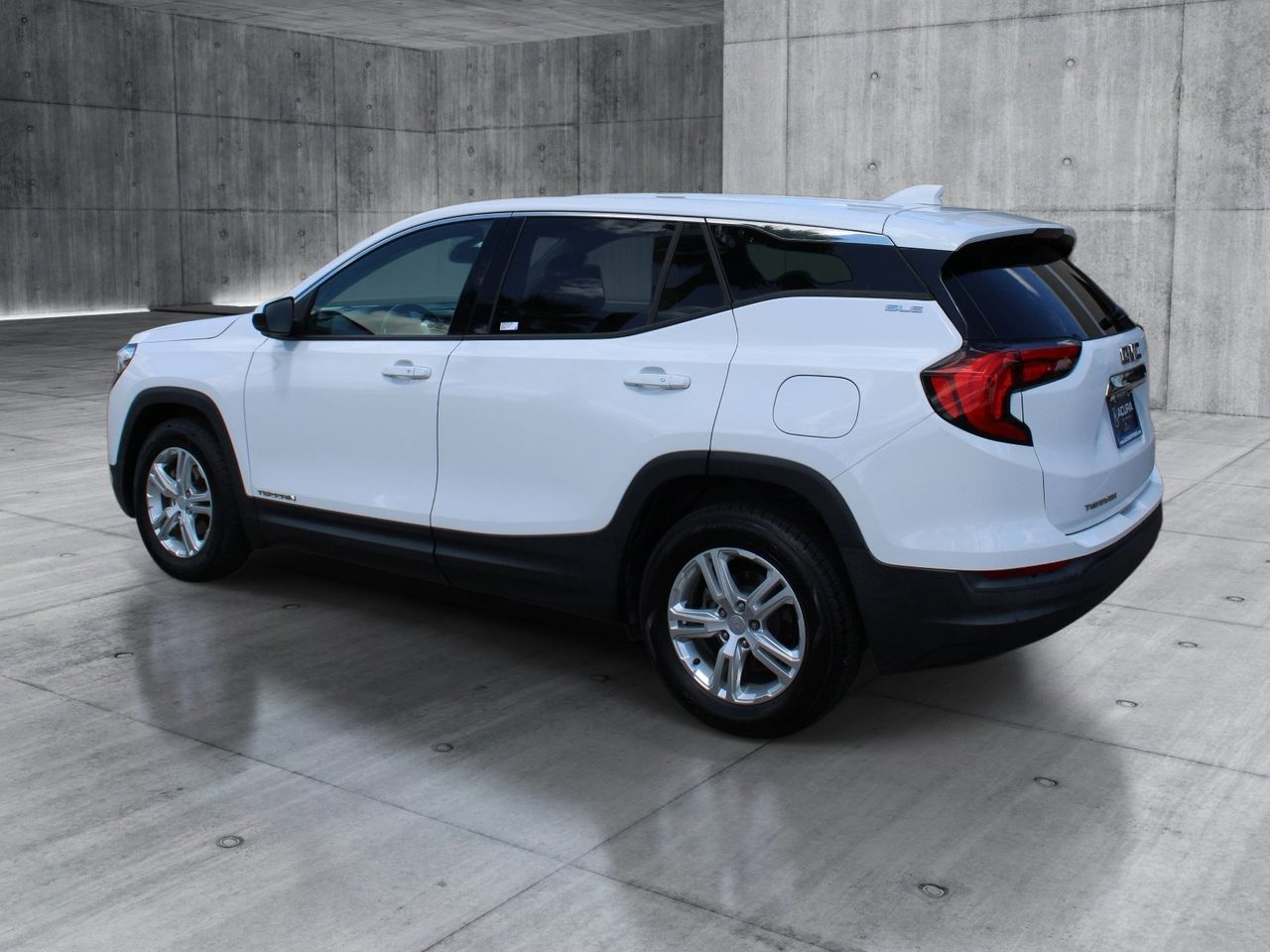 Used 2020 Summit White GMC SLE image 3