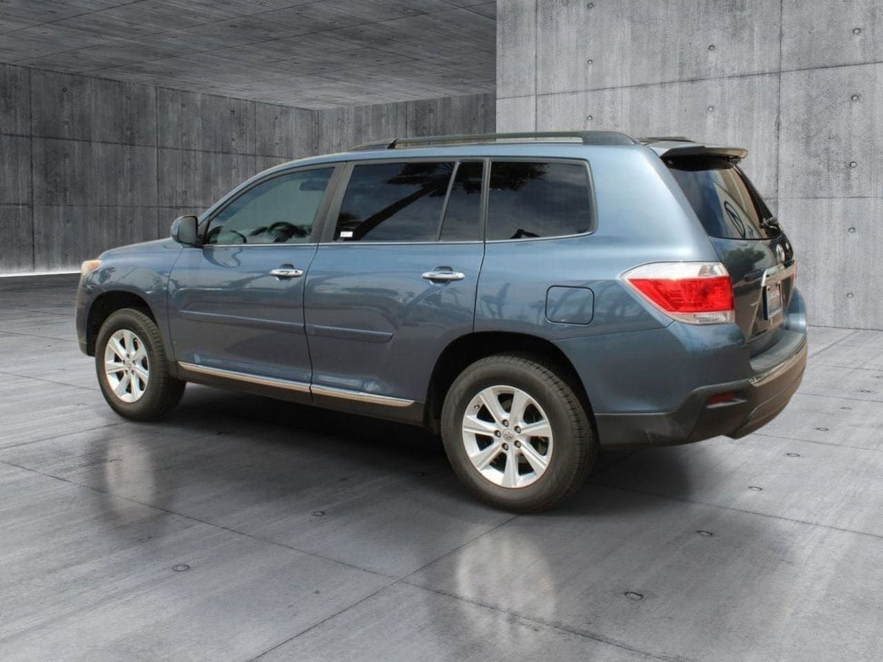 Used 2011 Shoreline Blue Pearl Toyota Premium image 3