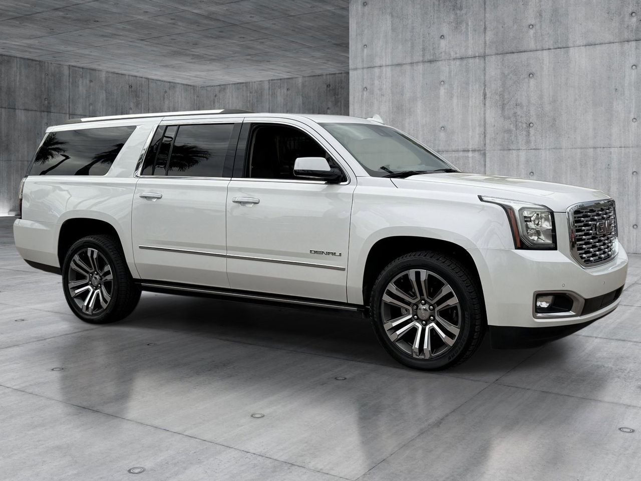 Used 2019 White Frost Tricoat GMC Denali image 7