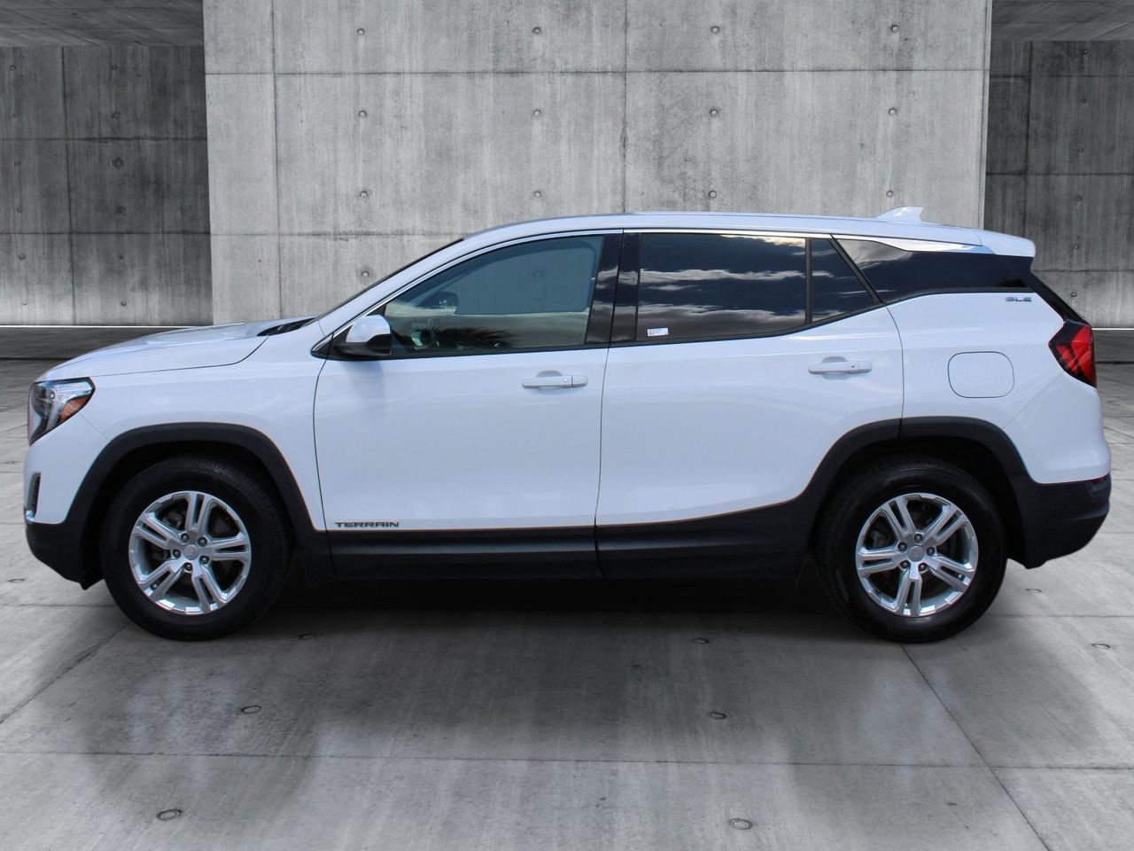 Used 2020 Summit White GMC SLE image 2