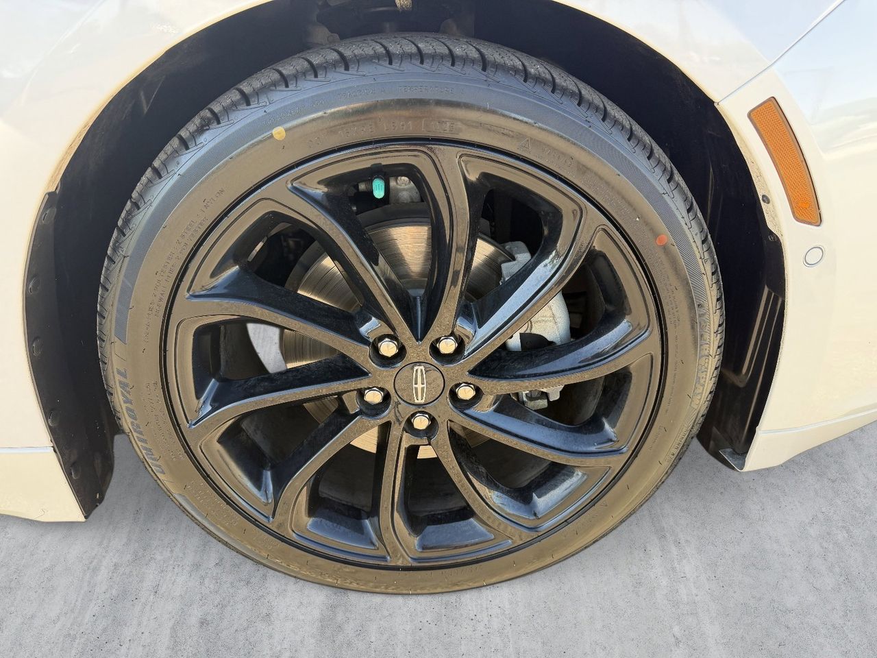 Used 2020 White Platinum Metallic Tri-Coat Lincoln Reserve image 9