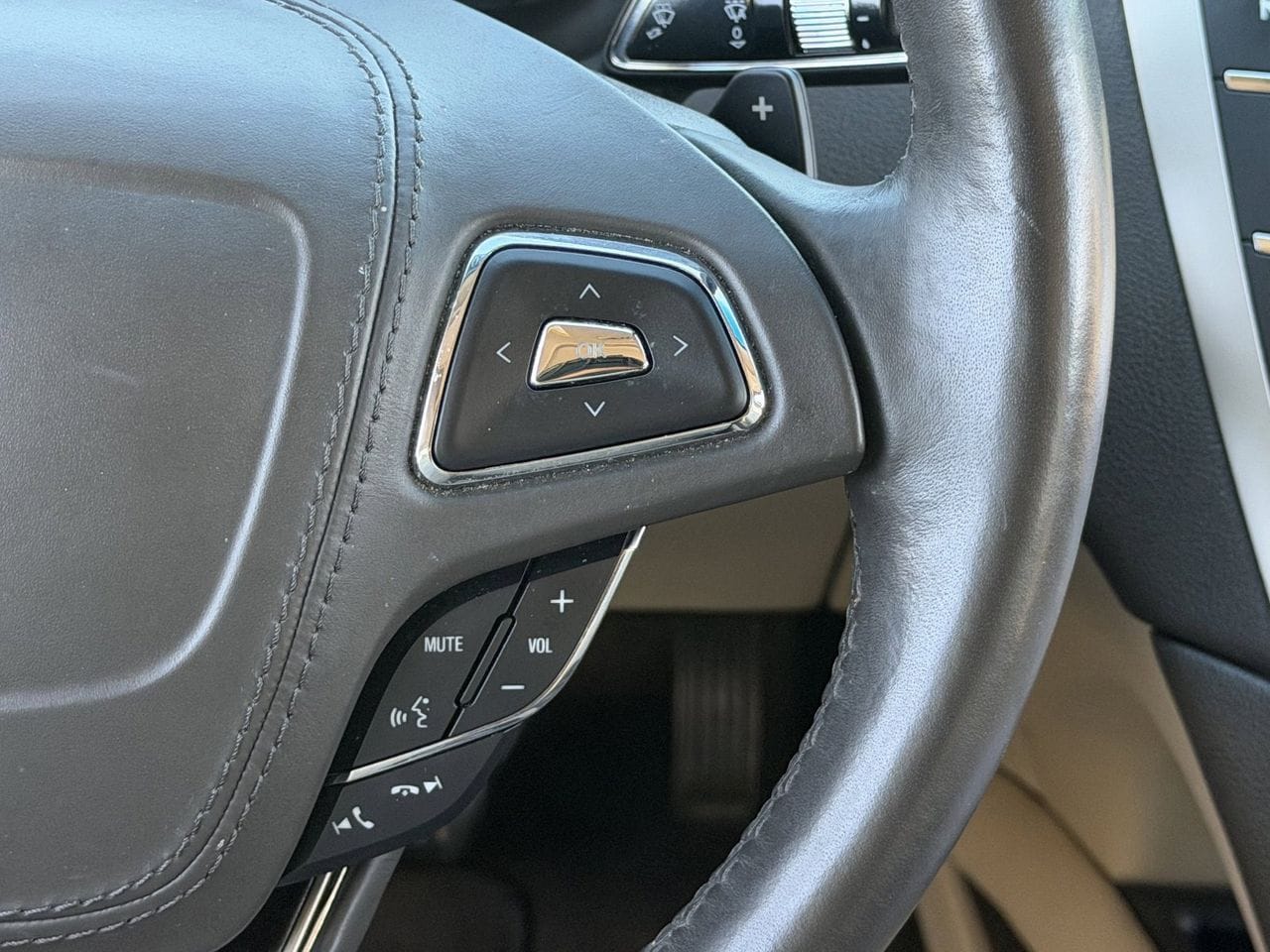 Used 2020 White Platinum Metallic Tri-Coat Lincoln Reserve image 25