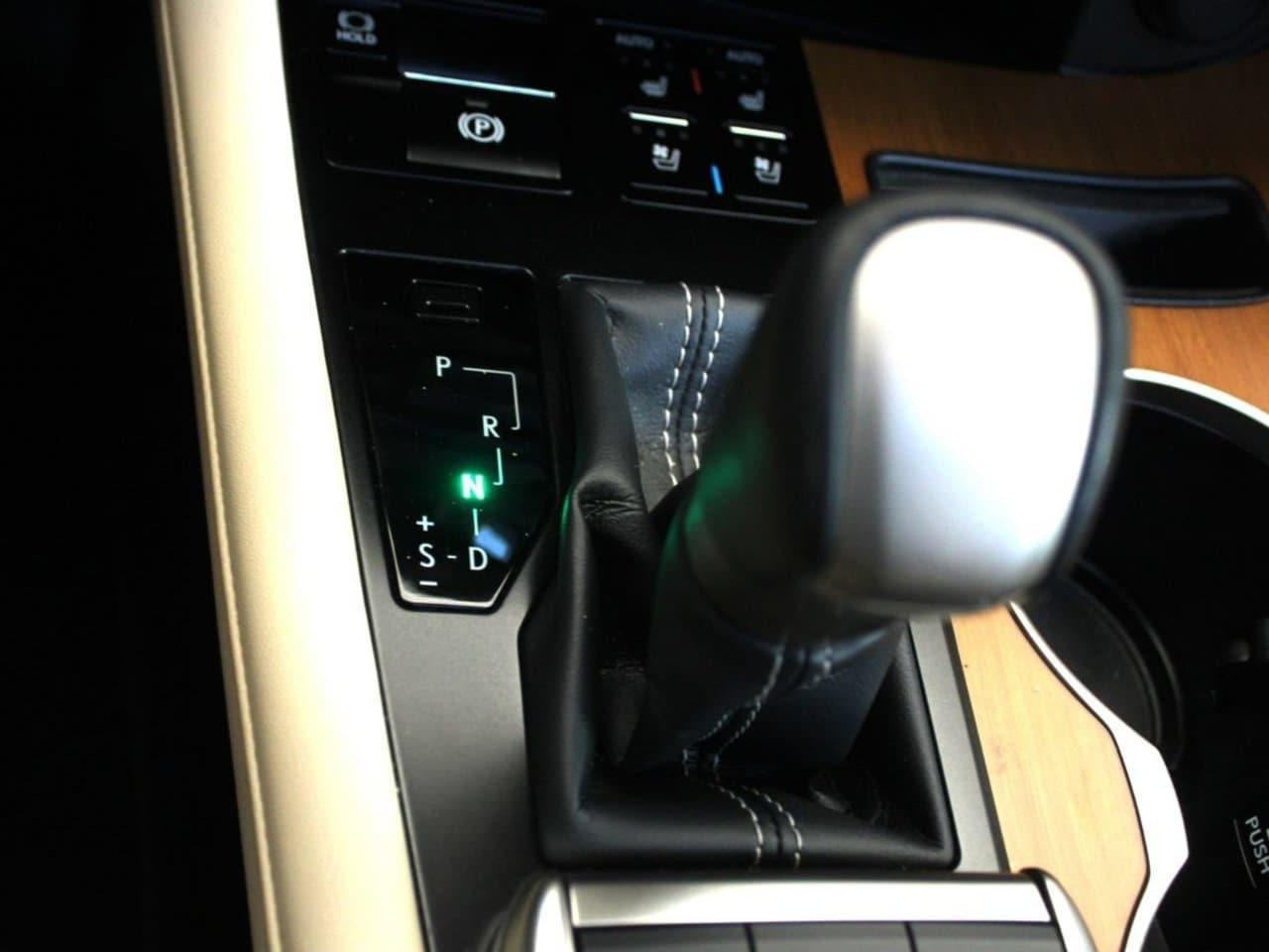 Used 2021 Eminent White Pearl Lexus 450h image 31