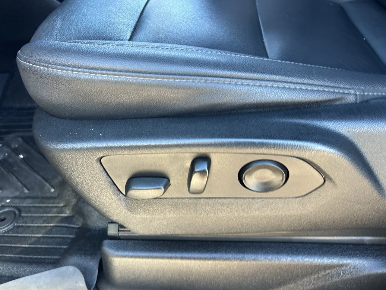 Used 2022 Midnight Blue Metallic Chevrolet LT image 31