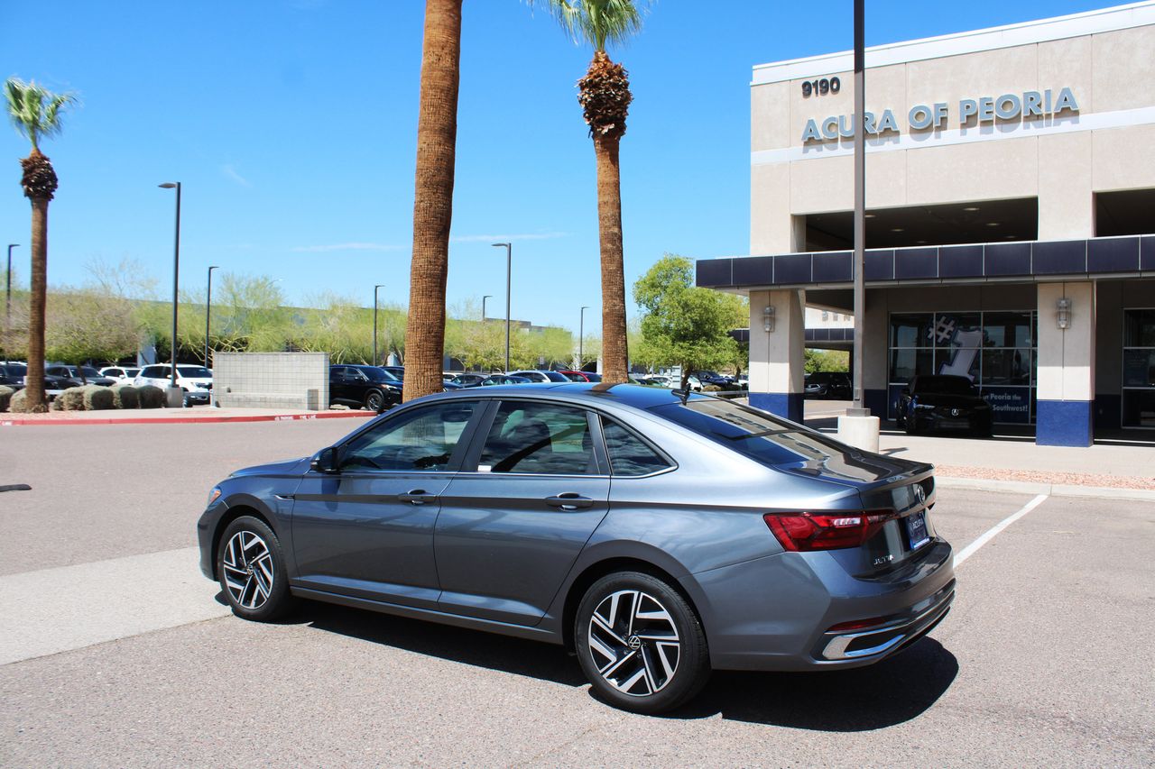 Used 2022 Platinum Gray Metallic Volkswagen 1.5T SEL image 3