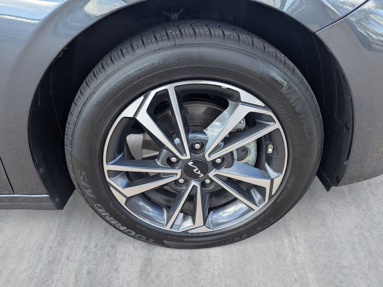 Used 2024 Gravity Gray Kia LXS image 9