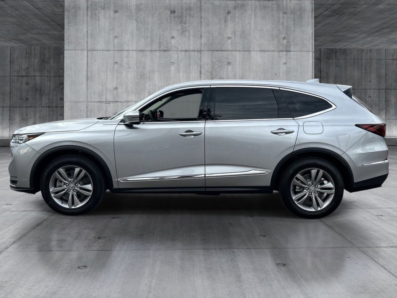 New 2026 Solar Silver Metallic Acura SH-AWD image 2