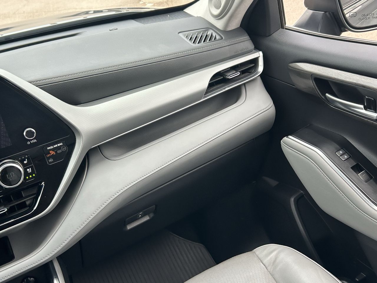 Used 2023 Magnetic Gray Metallic Toyota Platinum image 23