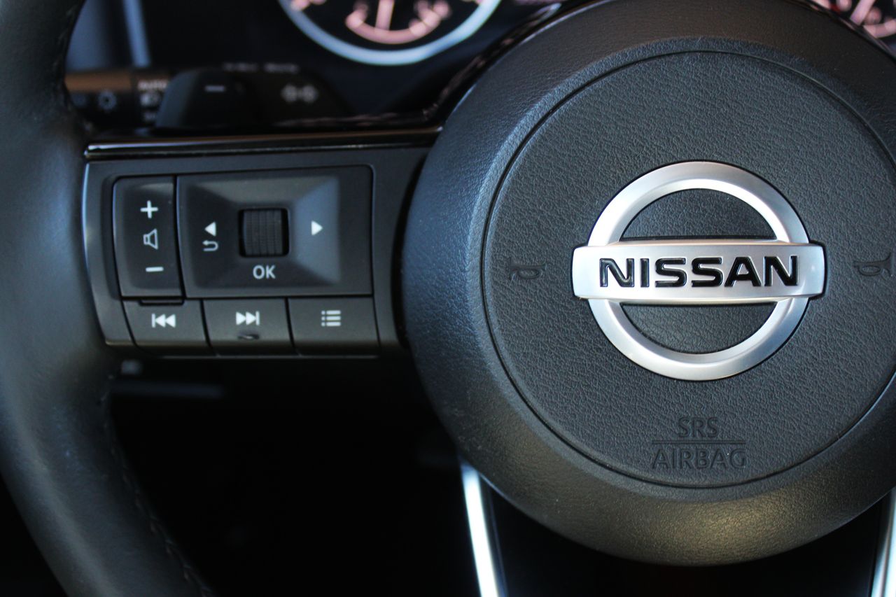 Used 2021 Super Black Nissan SL image 31
