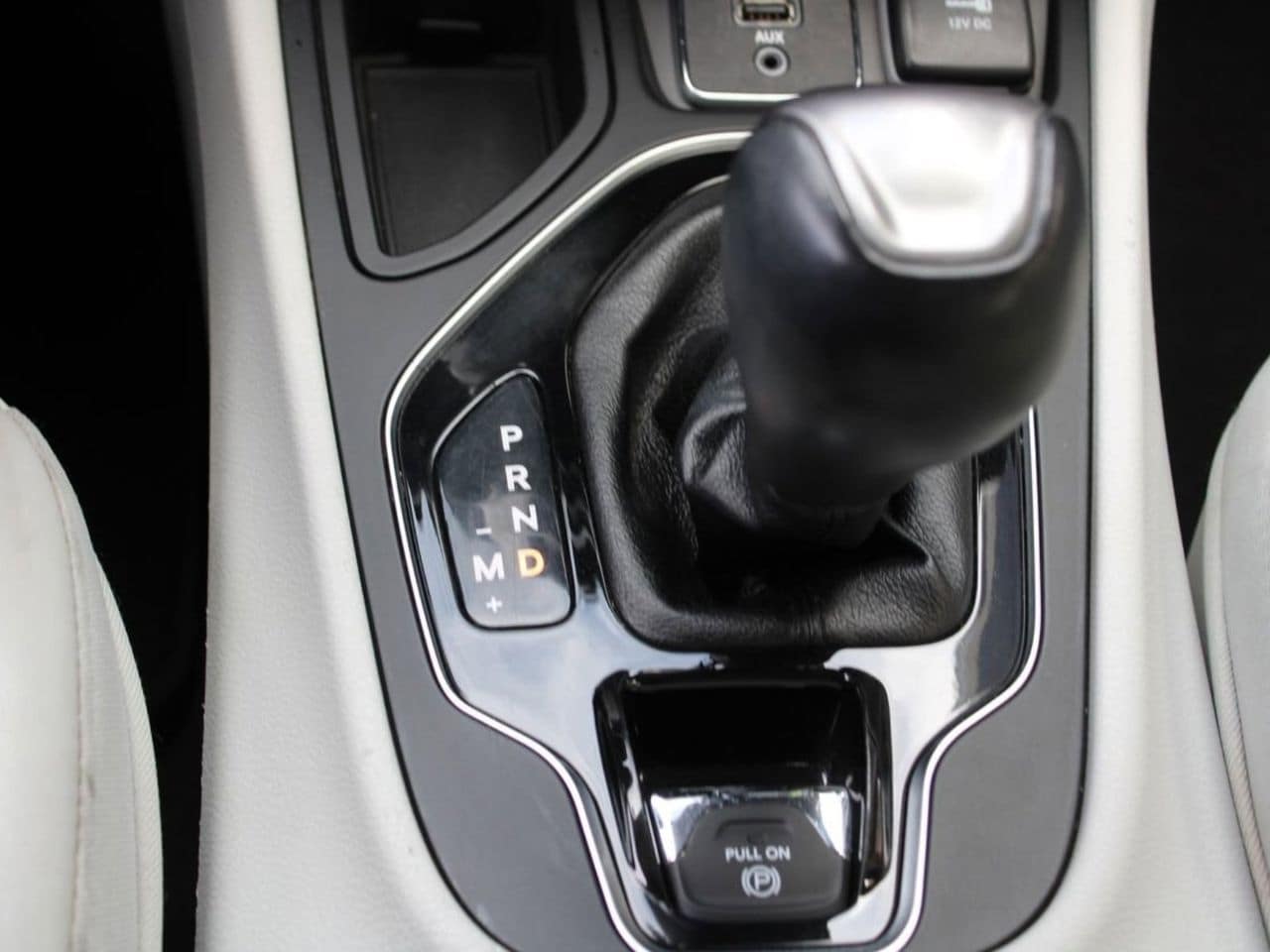 Used 2020 Bright White Clearcoat Jeep Limited image 23