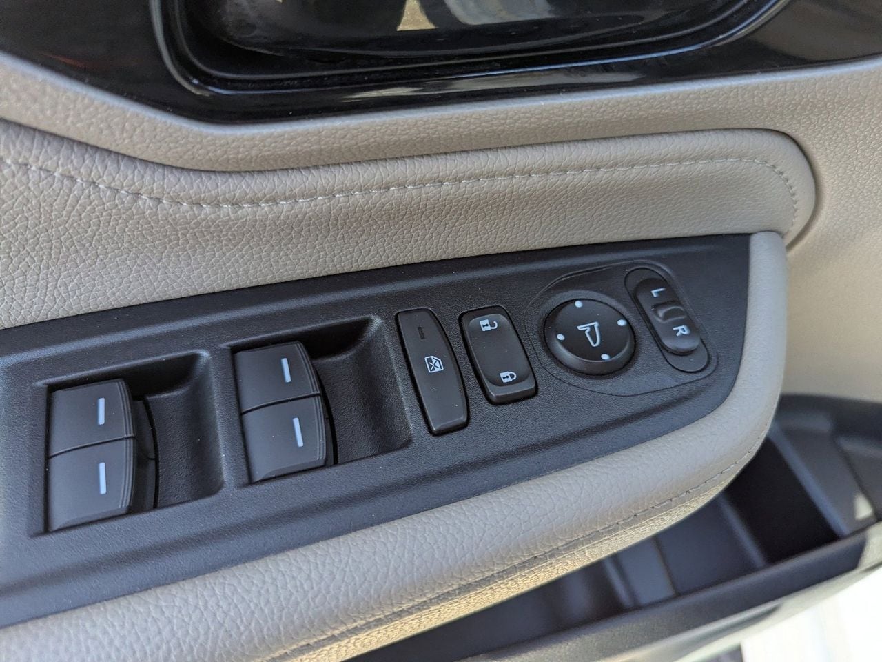 Used 2023 Platinum White Pearl Honda Touring image 32