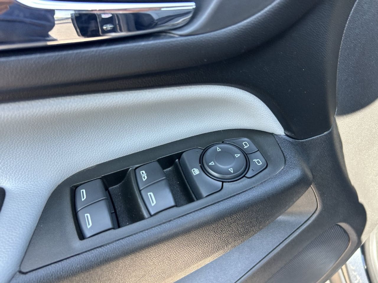 Used 2023 Iron Gray Metallic Chevrolet LT image 31