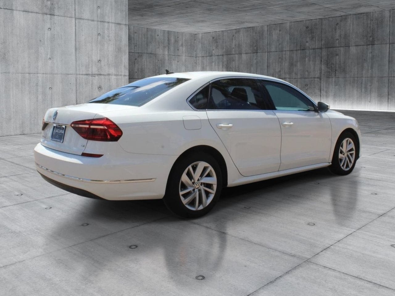 Used 2018 Pure White Volkswagen 2.0T SE image 7