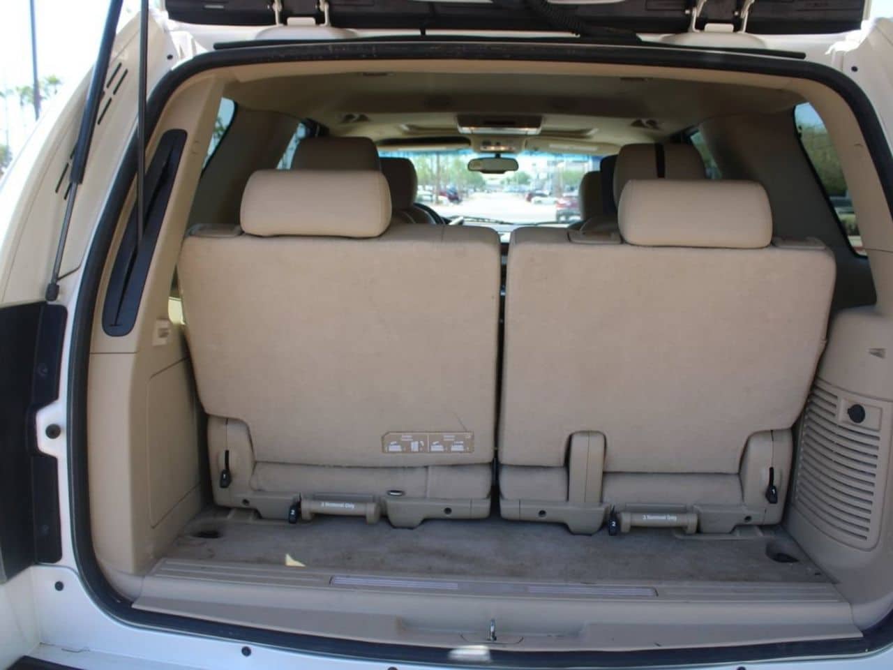 Used 2013 White Diamond Tricoat CADILLAC Premium image 12