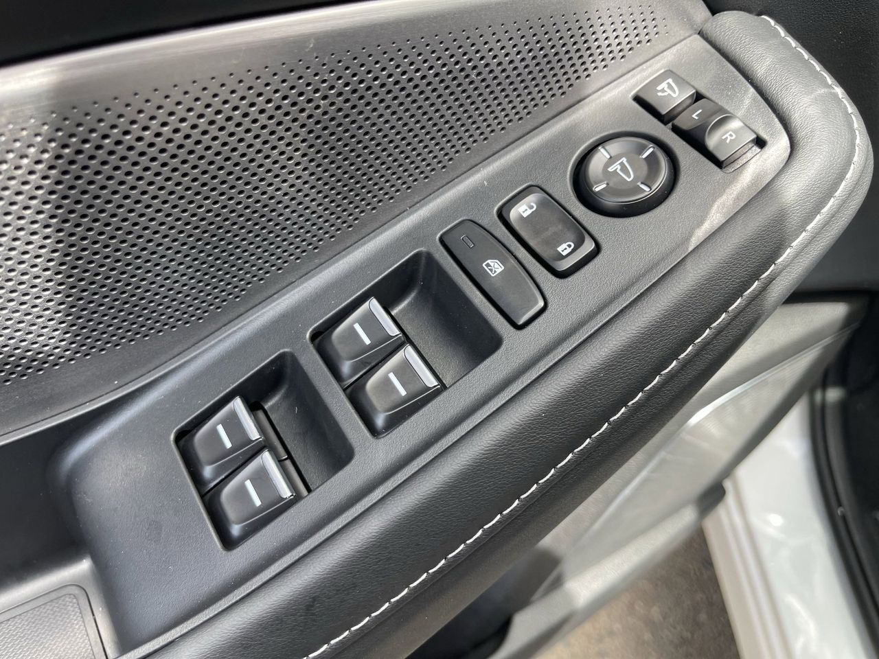 New 2026 Platinum White Pearl Acura SH-AWD Technology Package image 25