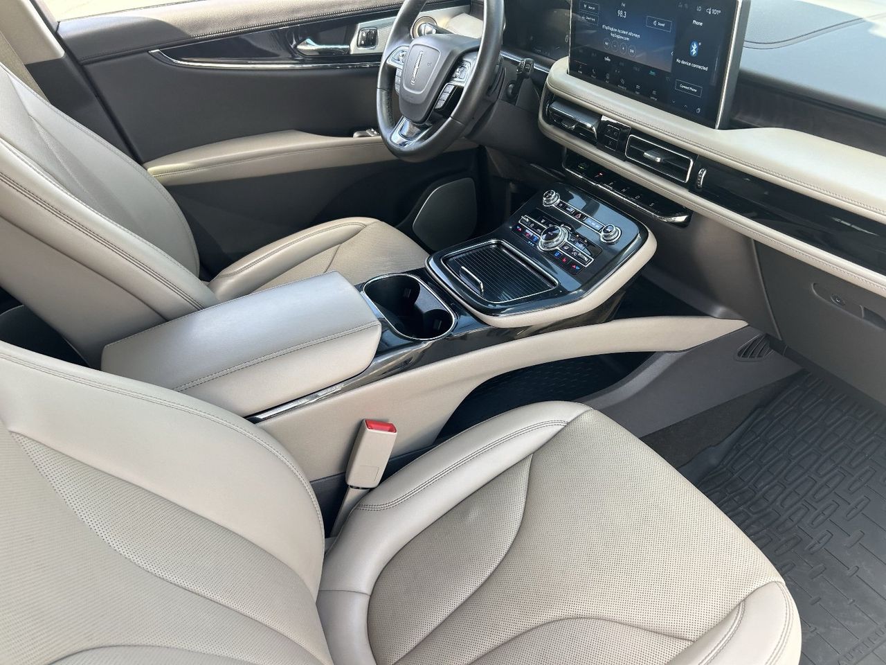 Used 2022 Ceramic Pearl Metallic Tinted Clearcoat Lincoln Reserve image 14