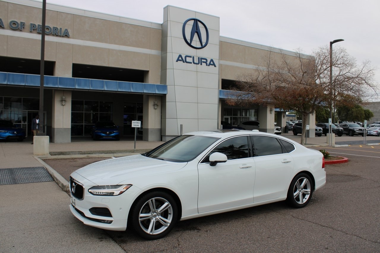 2017 Volvo S90 Momentum's photo