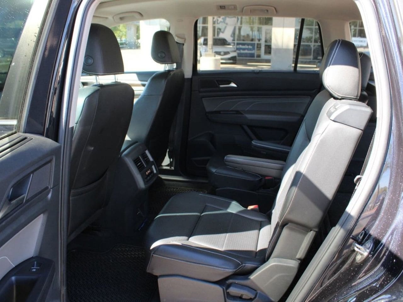 Used 2021 Deep Black Pearl Volkswagen 2.0T SE w/Technology image 10